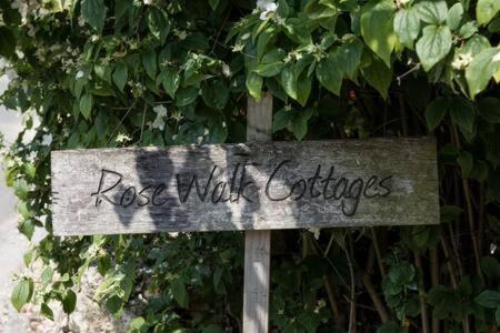 Two Rose Walk Cottage Cotswolds Moreton-in-Marsh 外观 照片